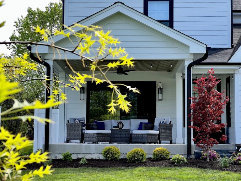 A modern white house teris